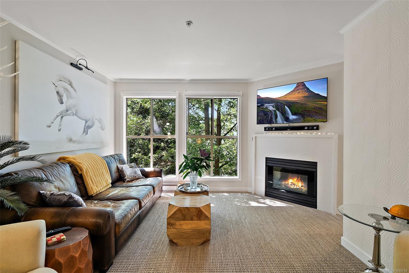 3363 Glasgow Ave Apt 305, Saanich, BC V8X 1M5