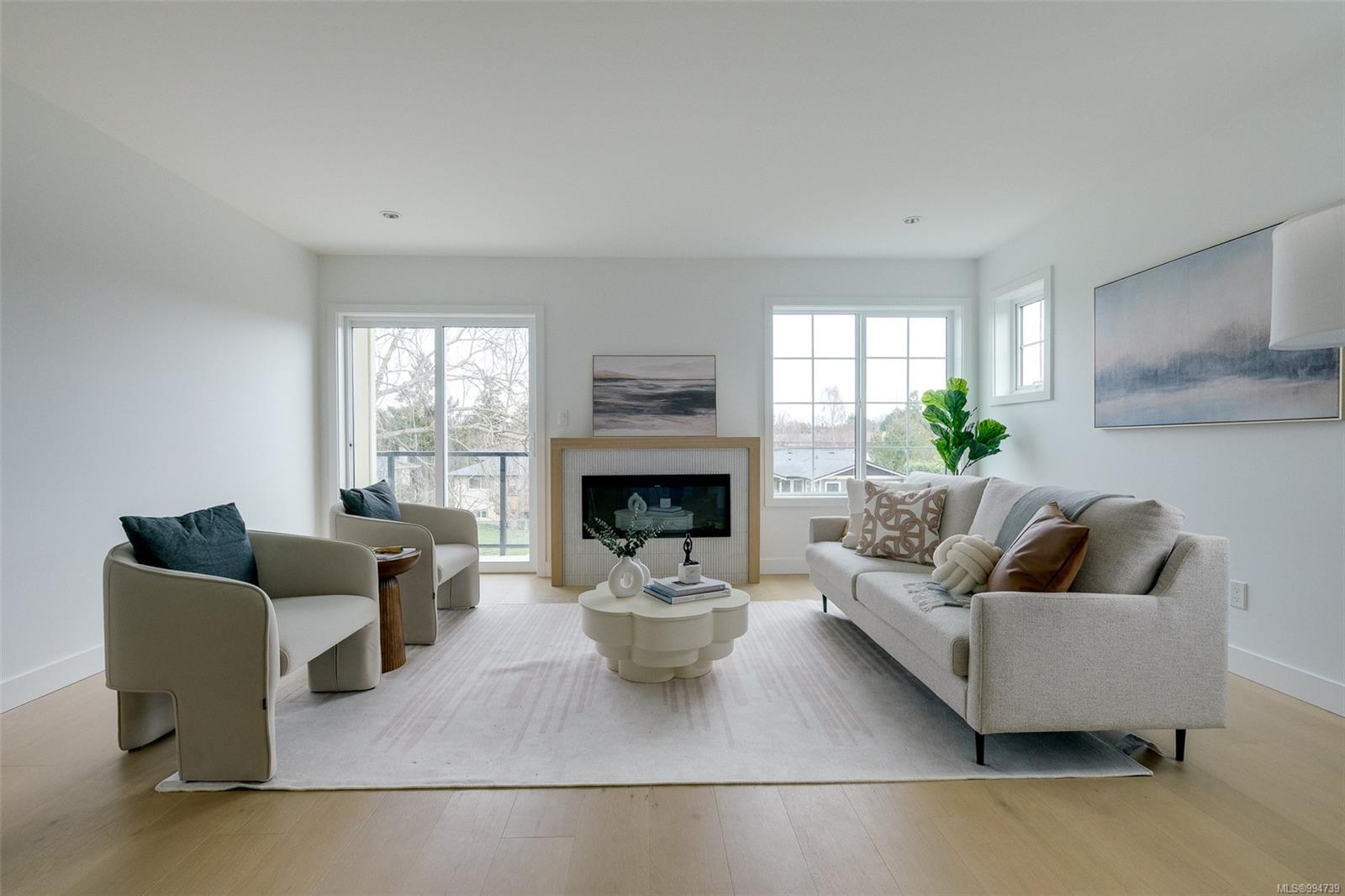 3907 Cedar Hill Rd Unit 11, Saanich, BC V8P 3Z8