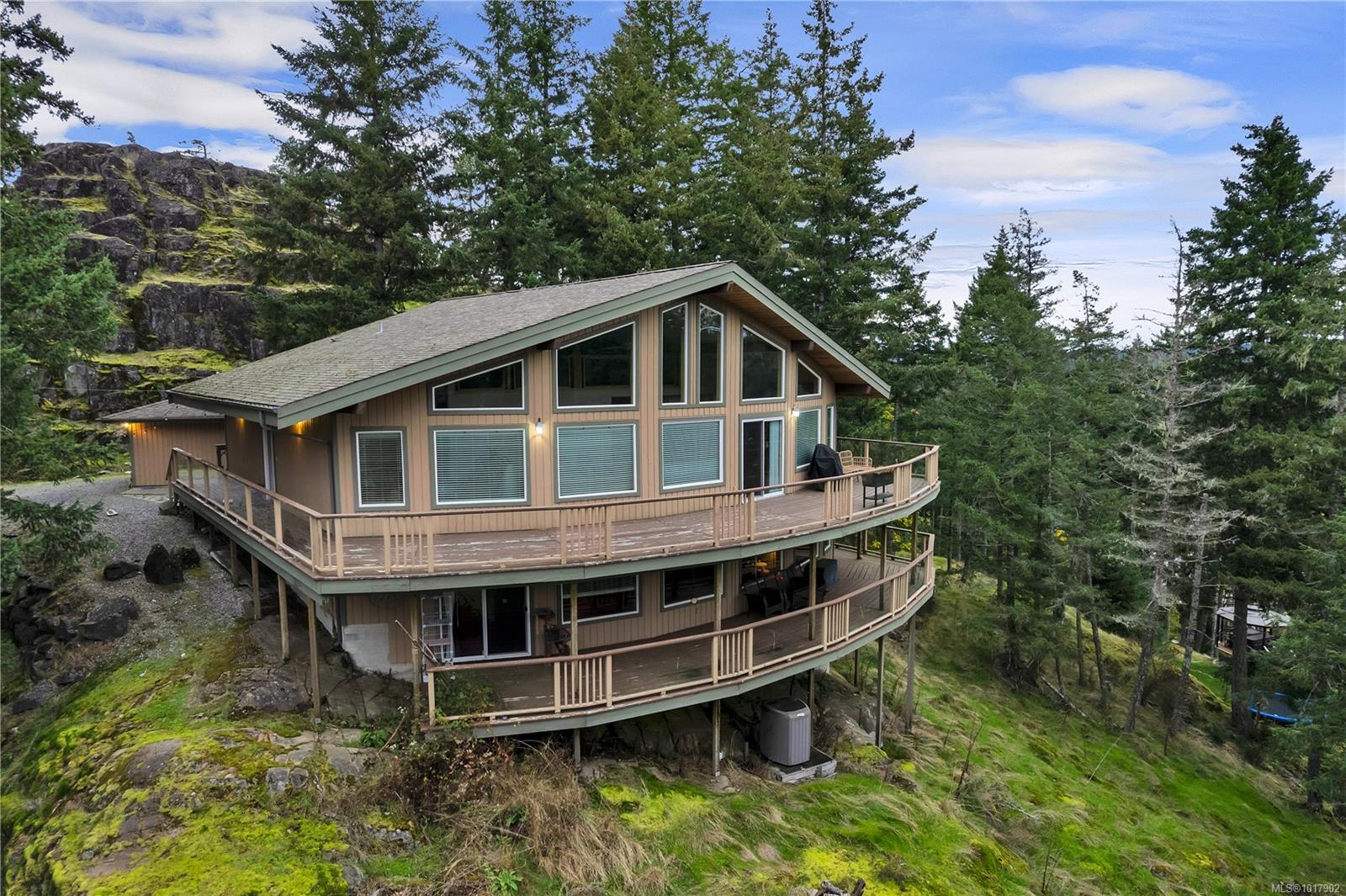 620 Helanton Rd Apt 27a, Quadra Island, BC V0P 1N0