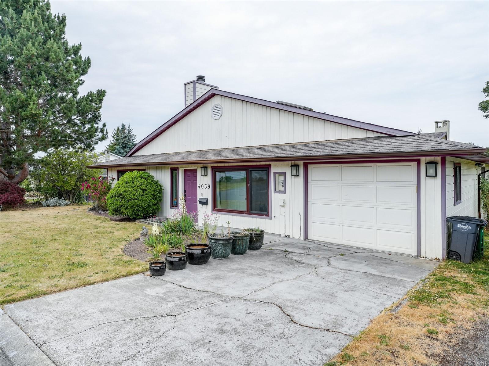 4039 Angeleah Pl, Saanich, BC V8Z 6T1
