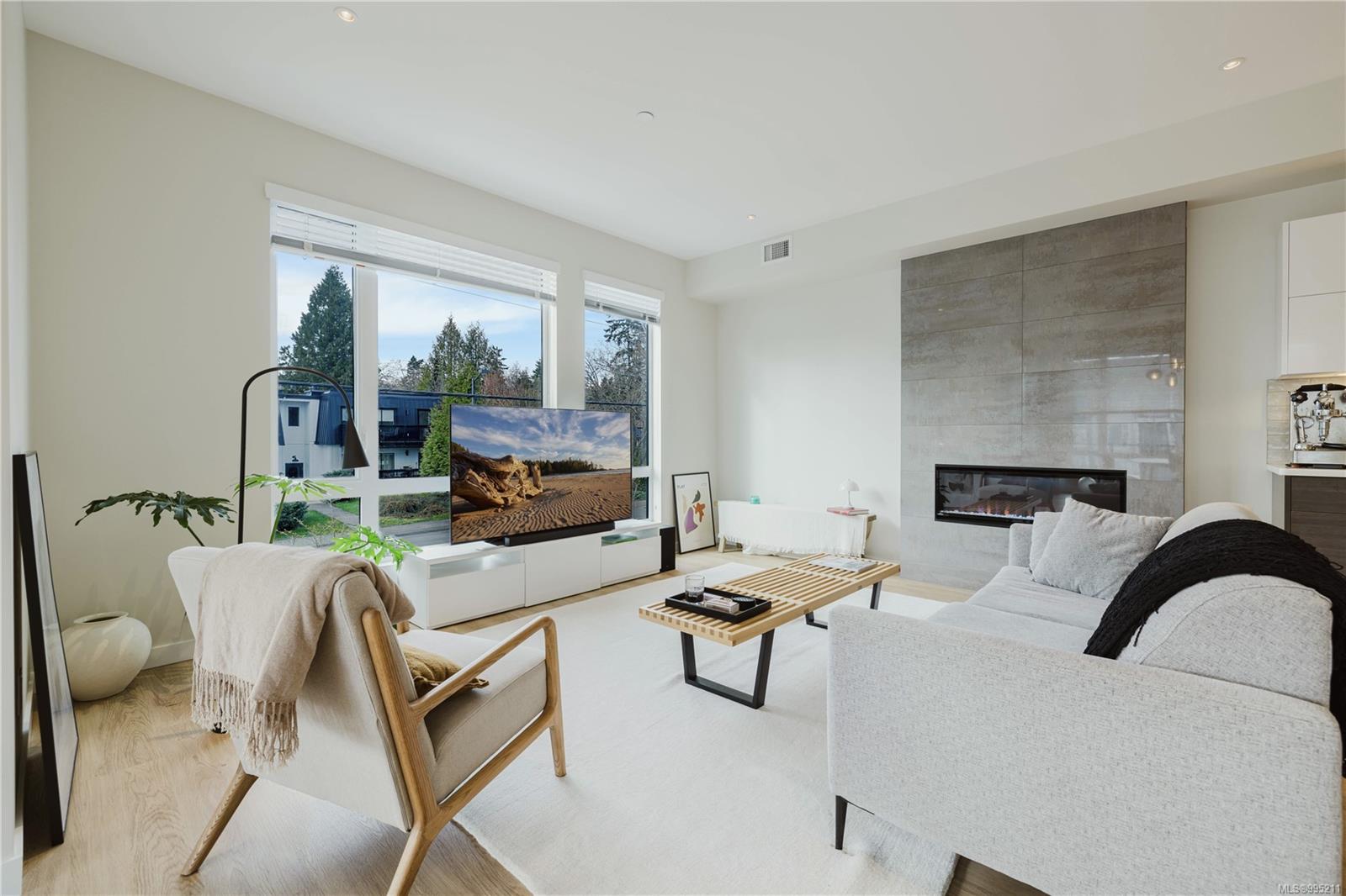 100 Lombardy St Apt 208, Parksville, BC V9P 1P3