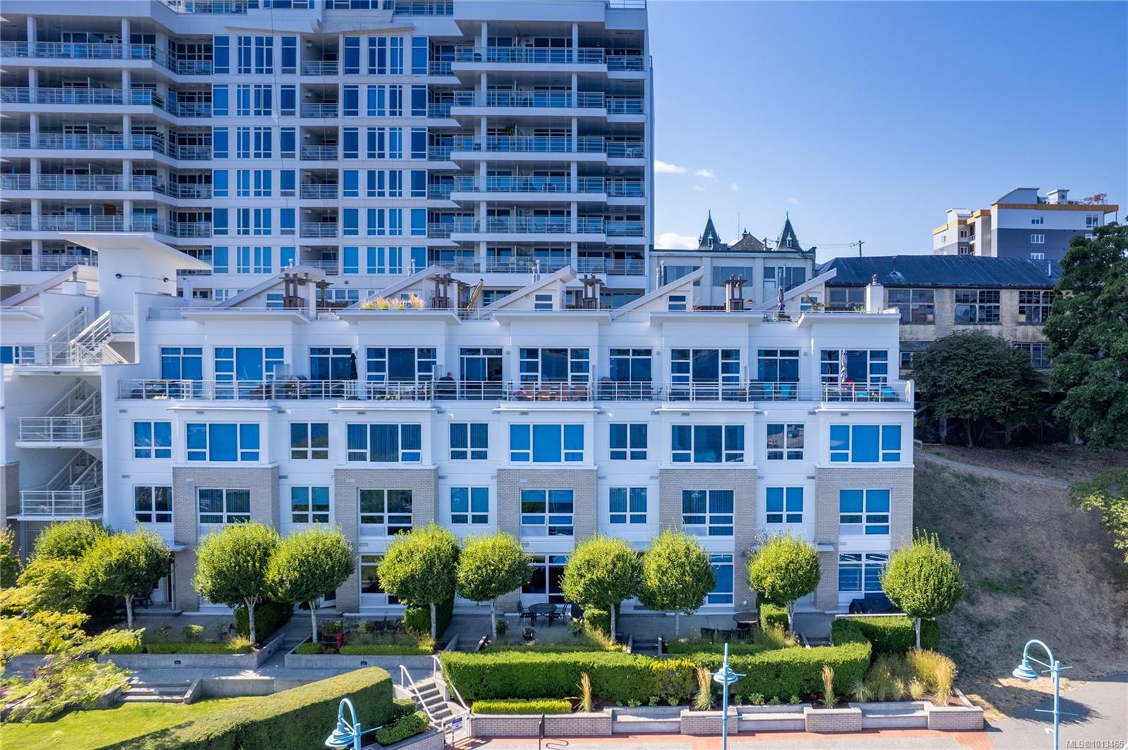 38 Front St, Nanaimo, BC V9R 0B8