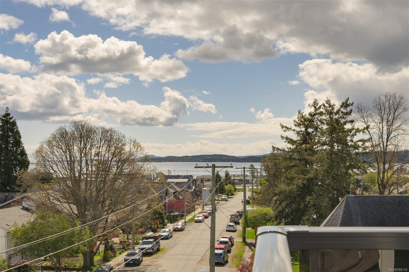 9716 Third St Apt 401, Sidney, BC V8L 3A2