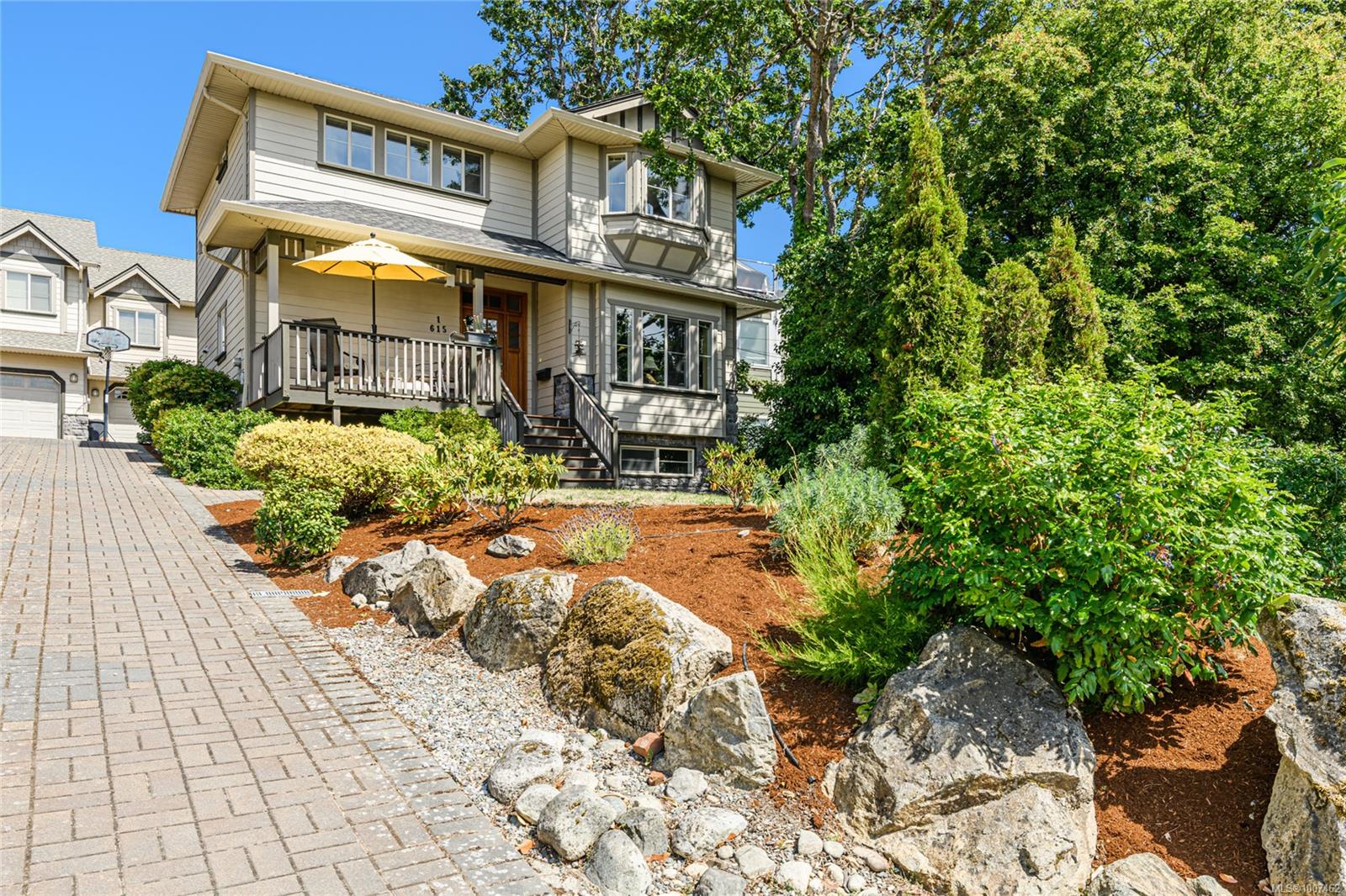 615 Drake Ave Apt 1, Esquimalt, BC V9A 6K4
