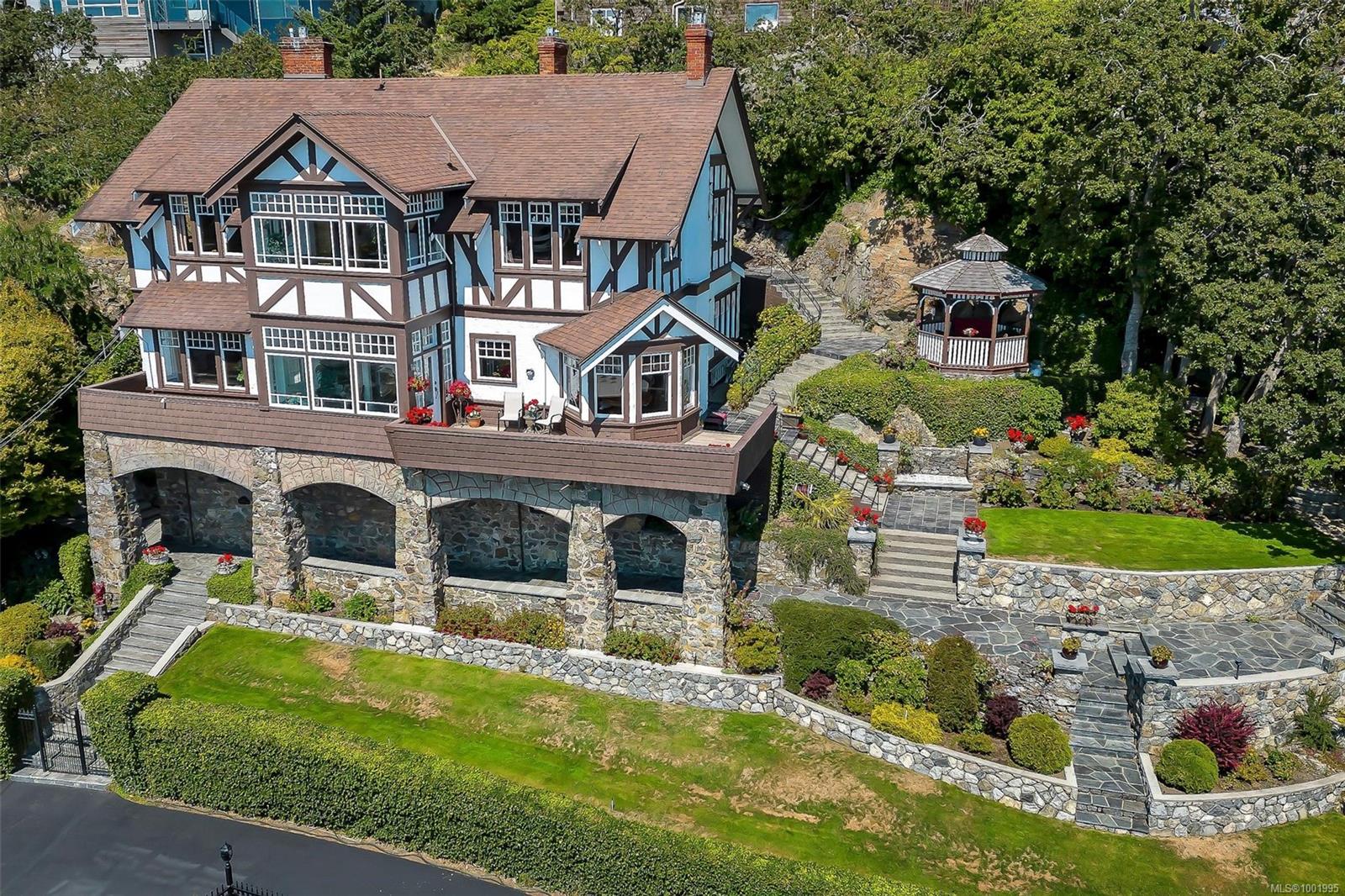 1926 Crescent Rd, Oak Bay, BC V8S 2H1
