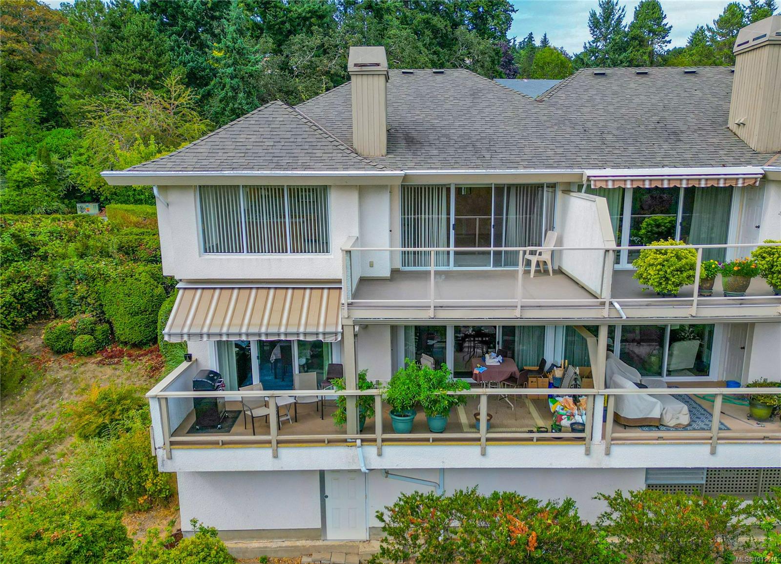 895 Royal Oak Ave Apt 8, Saanich, BC V8X 3T3