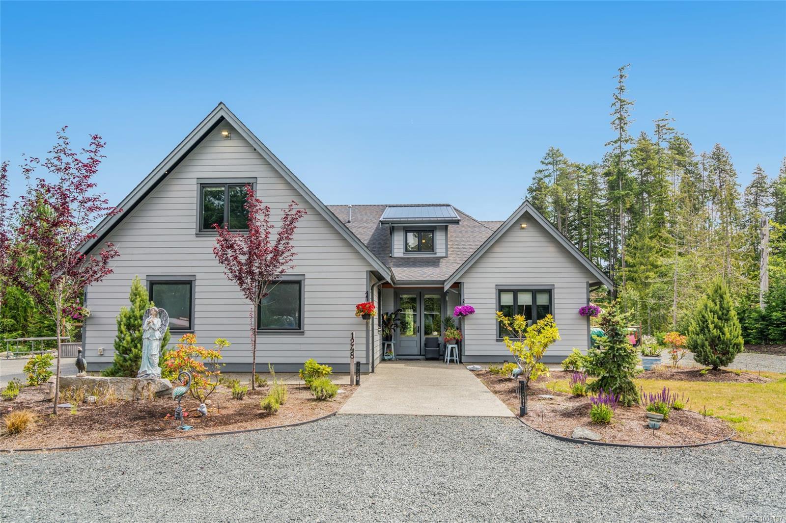 1248 Station Rd, Coombs, BC V0R 1M0