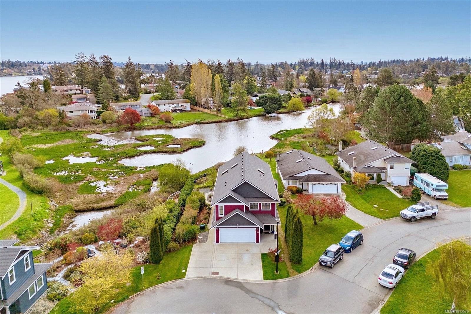 164 White Pine Rd, Victoria, BC V9B 5E1