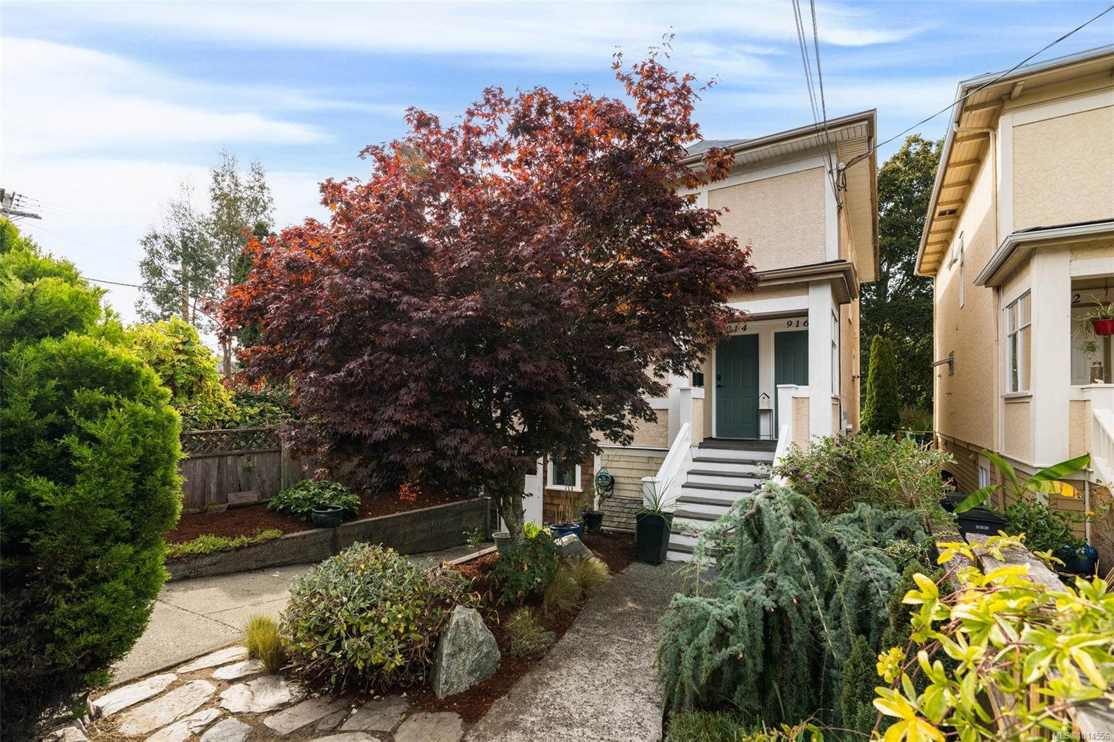 914916 Russell St, Victoria, BC V9A 3K9