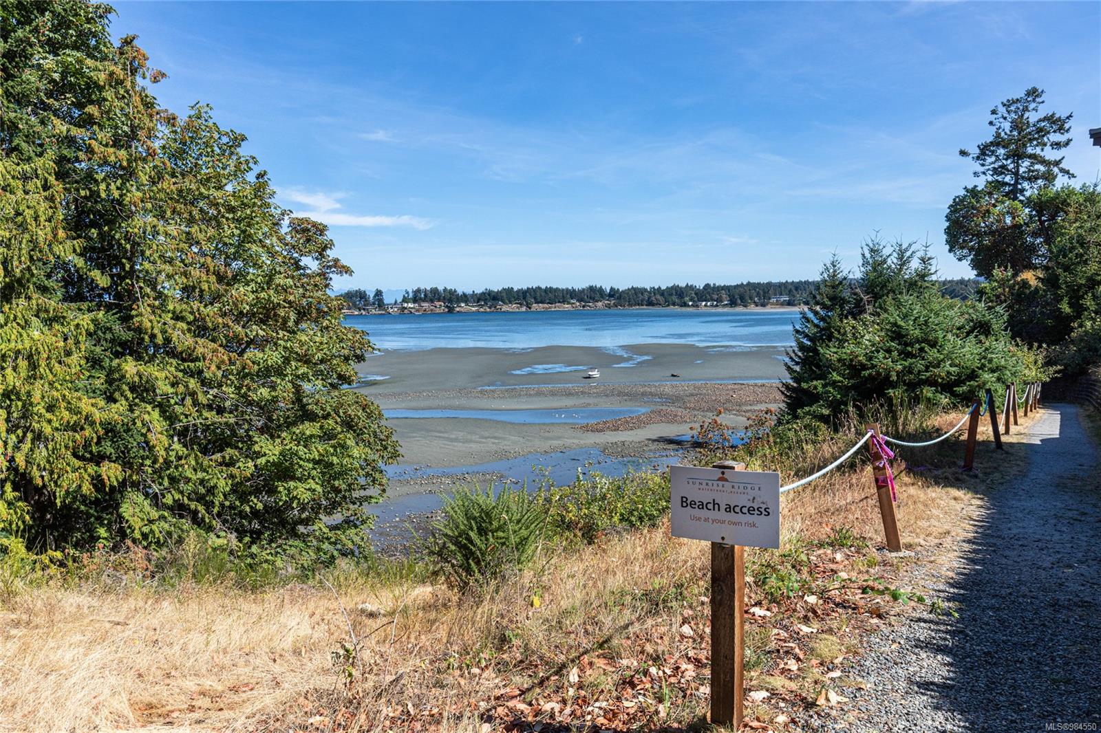 1175 Resort Dr Apt 3, Parksville, BC V9P 2E3
