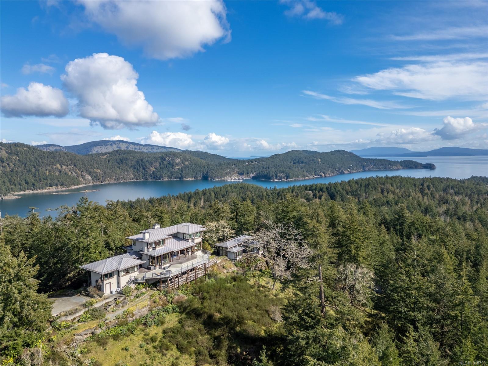 6927 Pirates Rd, Pender Island, BC V0N 2M2