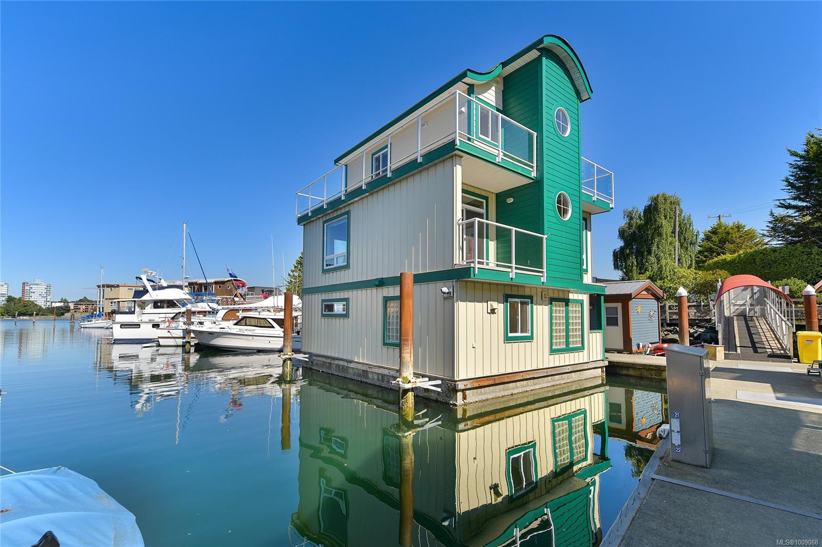 445 Head St, Esquimalt, BC V9A 5S1