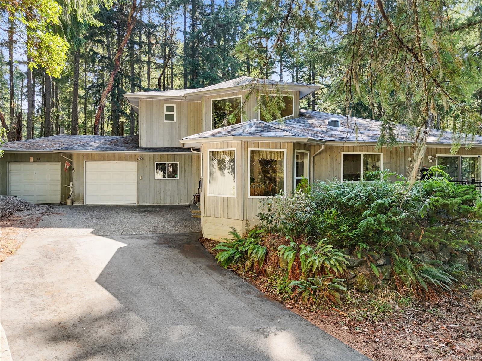 661 Millstream Lake Rd, Highlands, BC V9B 6E9