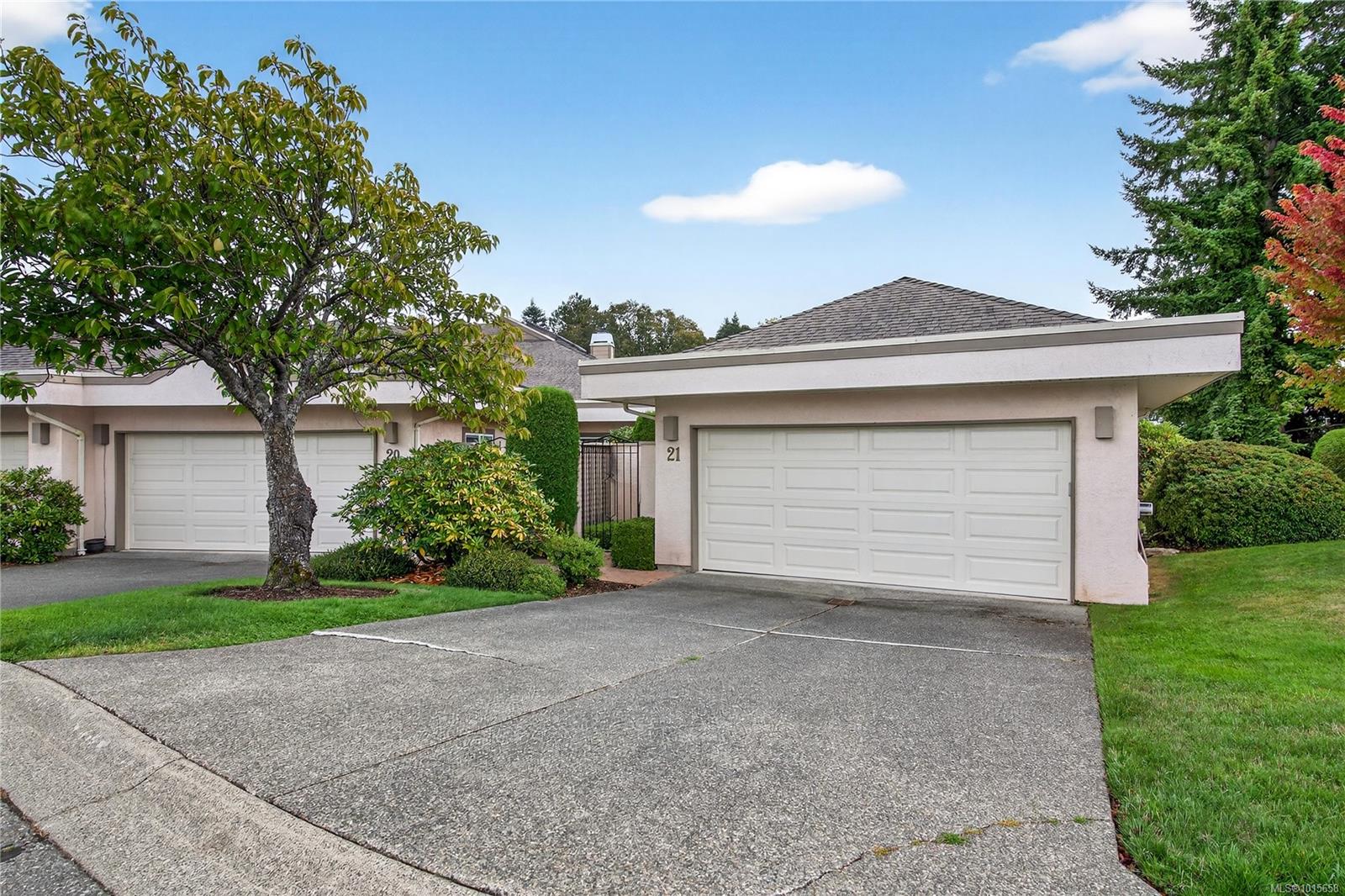 4318 Emily Carr Dr Apt 21, Saanich, BC V8X 5E7