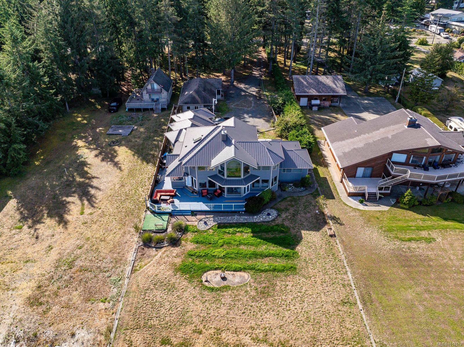 9060 Clarkson Ave, Black Creek, BC V9J 1B3