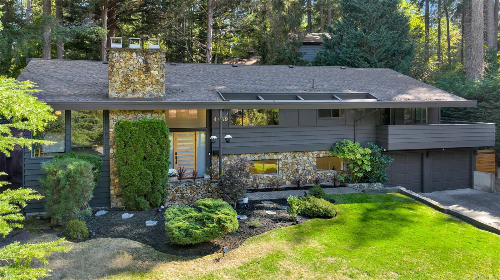4489 Emily Carr Dr, Saanich, BC V8X 2N5