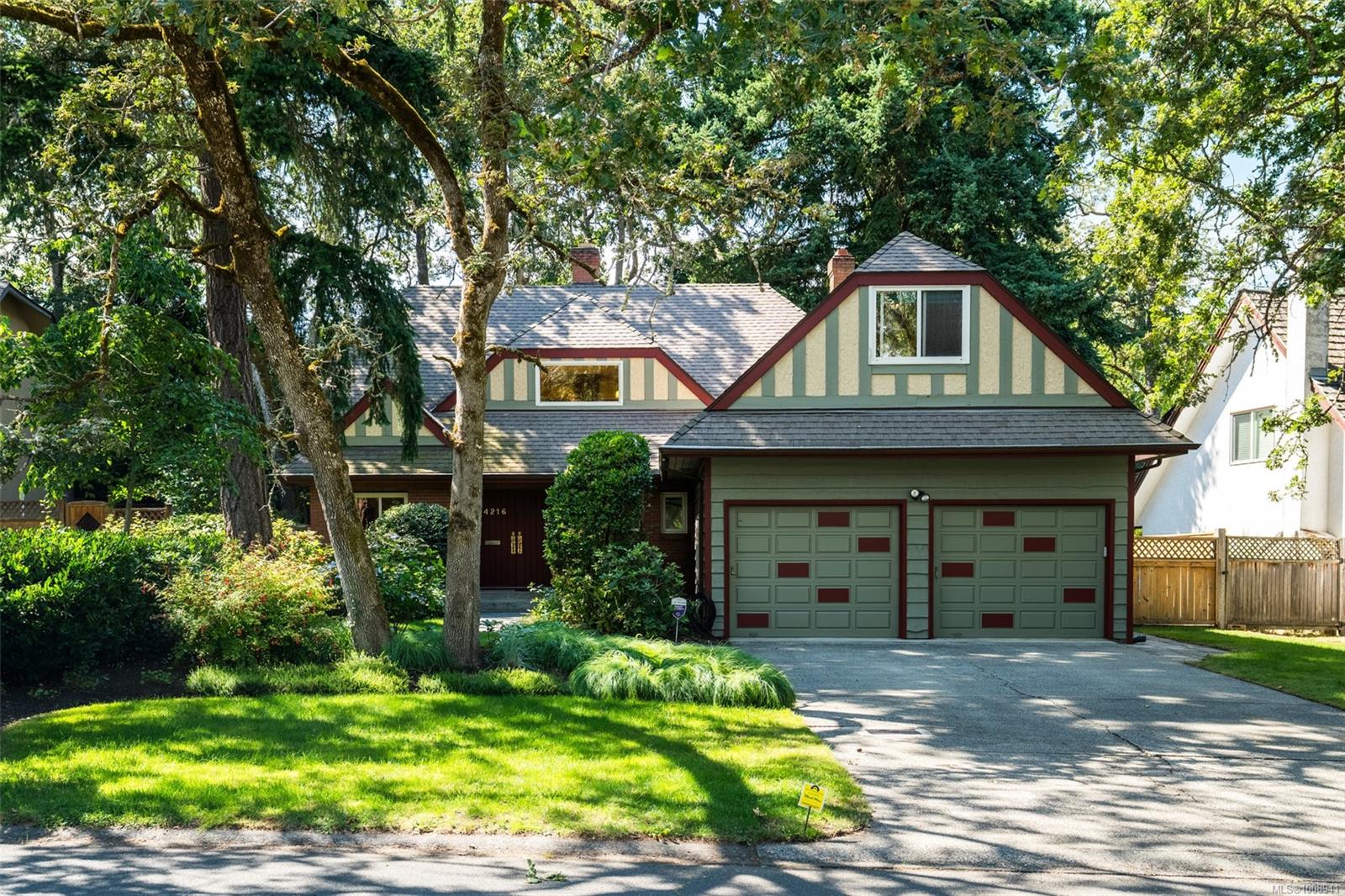 4216 Lynnfield Cres, Saanich, BC V8N 5C7