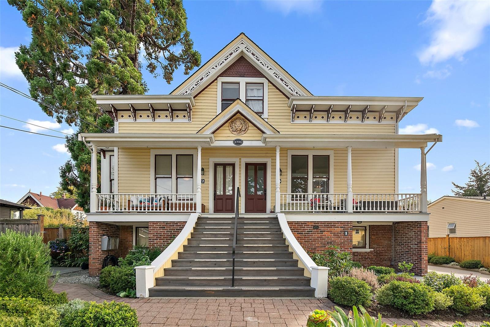 1731 Albert Ave Apt 2, Victoria, BC V8R 1Y9