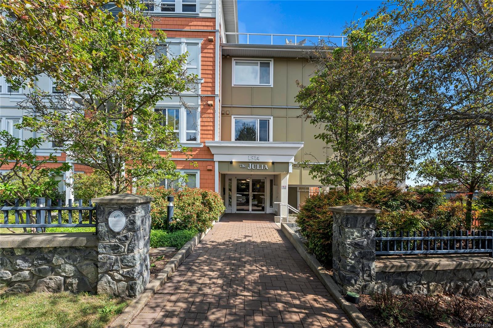 1514 Church Ave Apt 203, Saanich, BC V8P 0A3