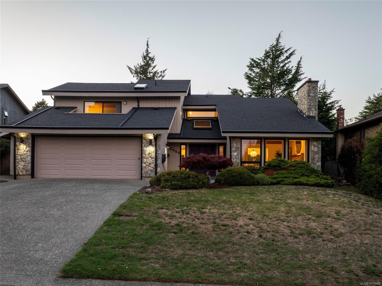 4066 Jason Pl, Saanich, BC V8N 4T6
