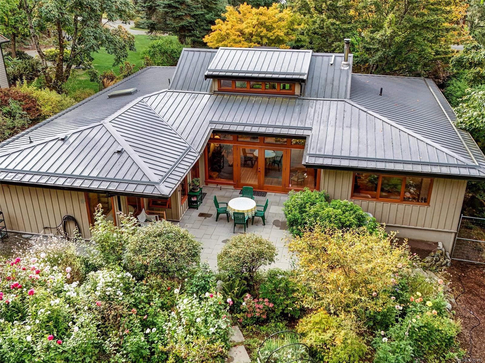 590 Downey Rd, North Saanich, BC V8L 5M6