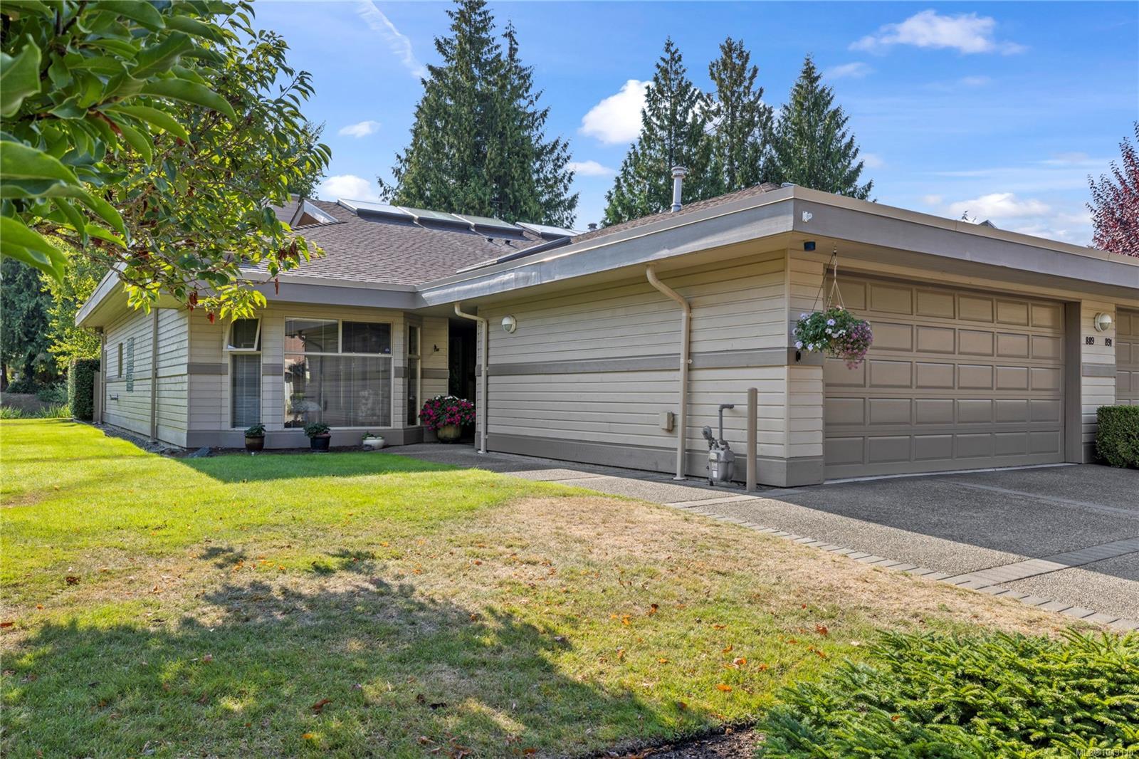 889 Lakes Blvd, Parksville, BC V9P 2P8