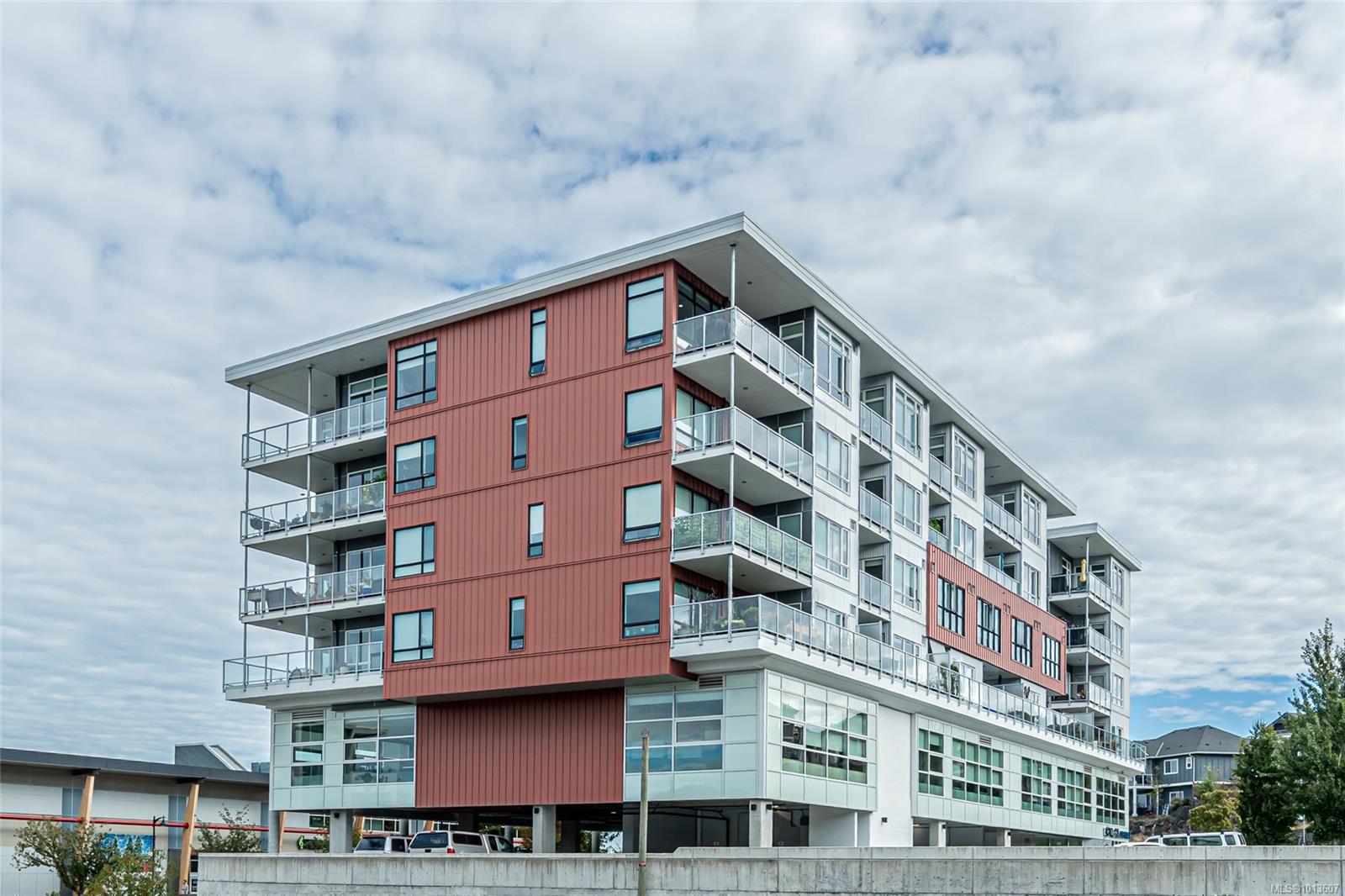 1311 Lakepoint Way Apt 609, Langford, BC V9B 0S7