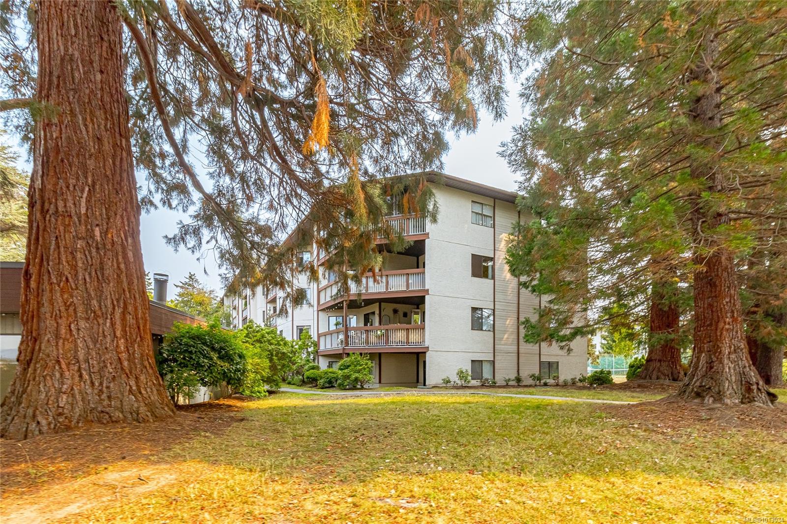 75 Gorge Rd W Apt 512, Saanich, BC V9A 7A9