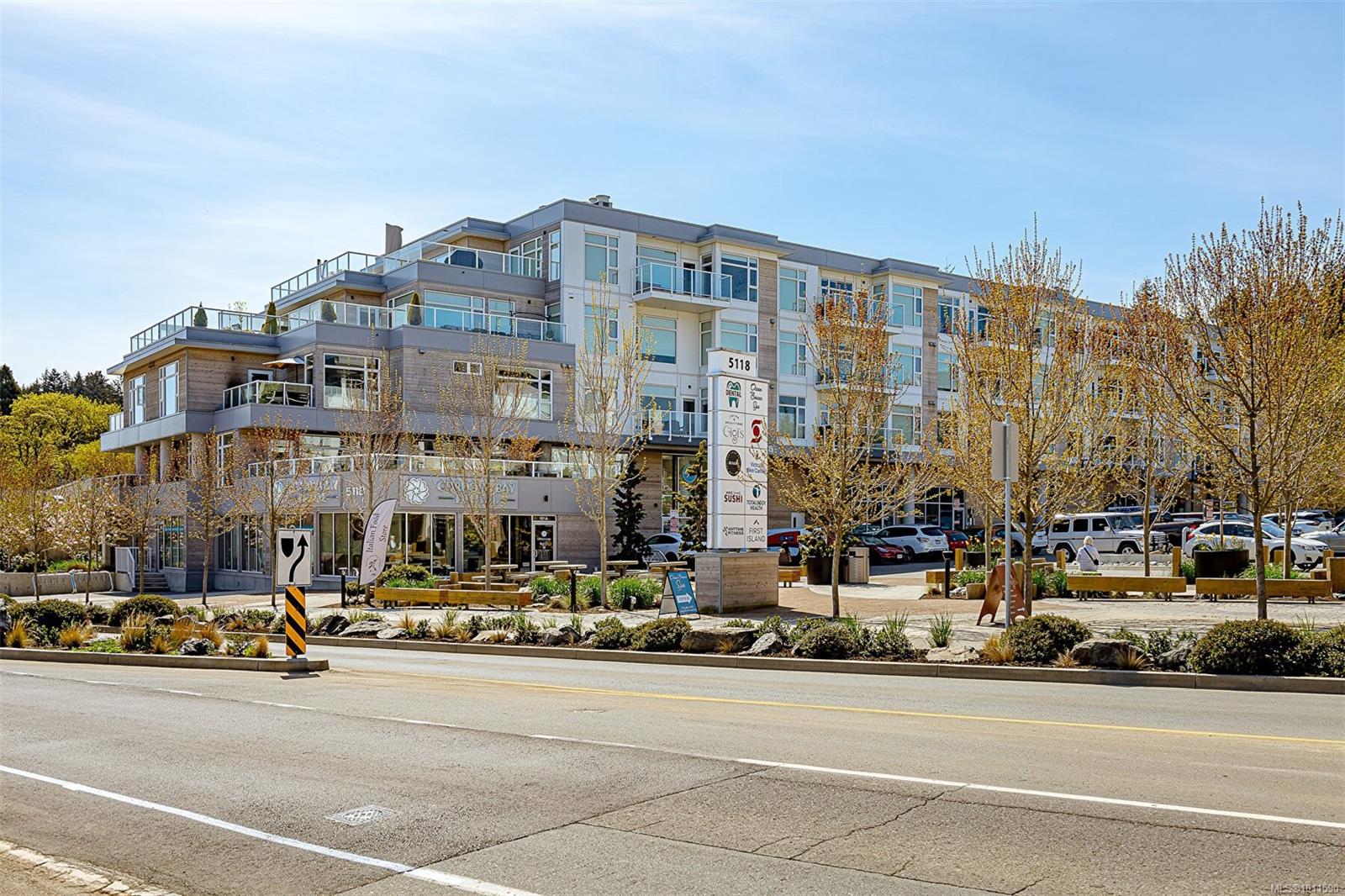5118 Cordova Bay Rd Apt 406, Saanich, BC V8Y 2K5