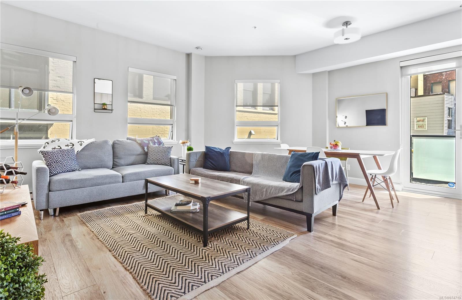 595 Pandora Ave Apt 101, Victoria, BC V8W 1N5