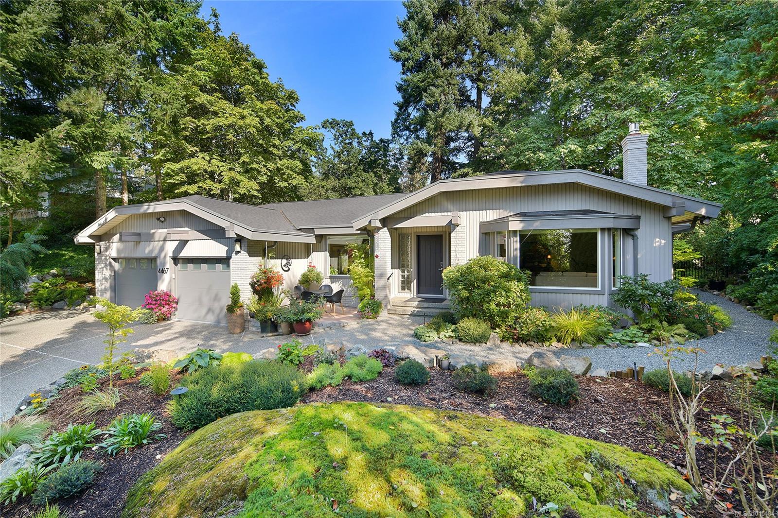 4467 Autumnwood Ln, Saanich, BC V8X 4V8