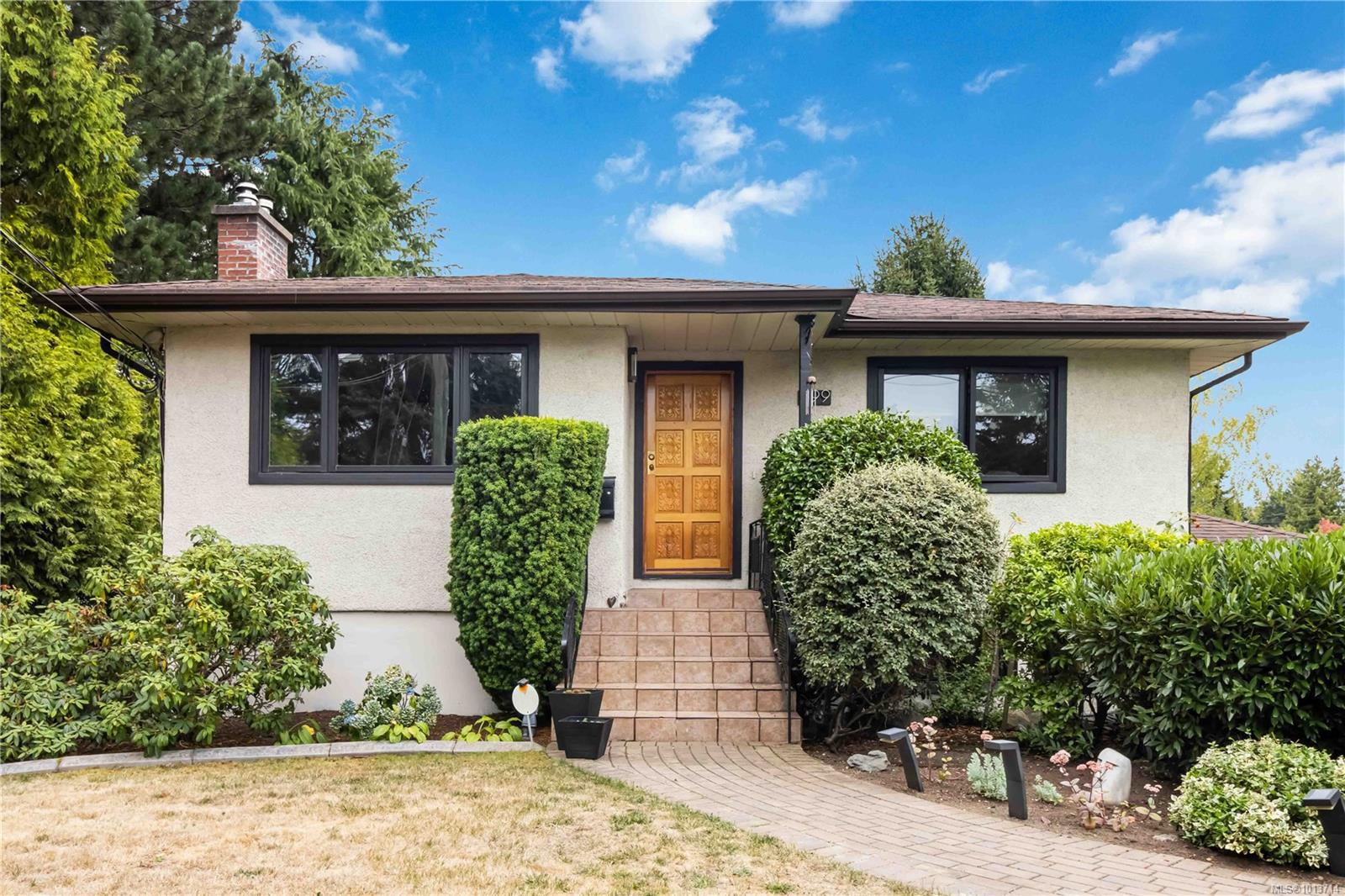 999 Londonderry Rd, Saanich, BC V8X 3K3