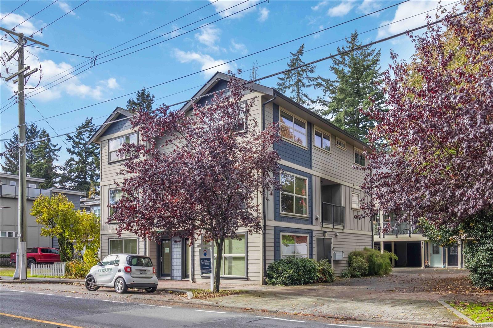 2710 Peatt Rd Apt 101, Langford, BC V9B 3V3