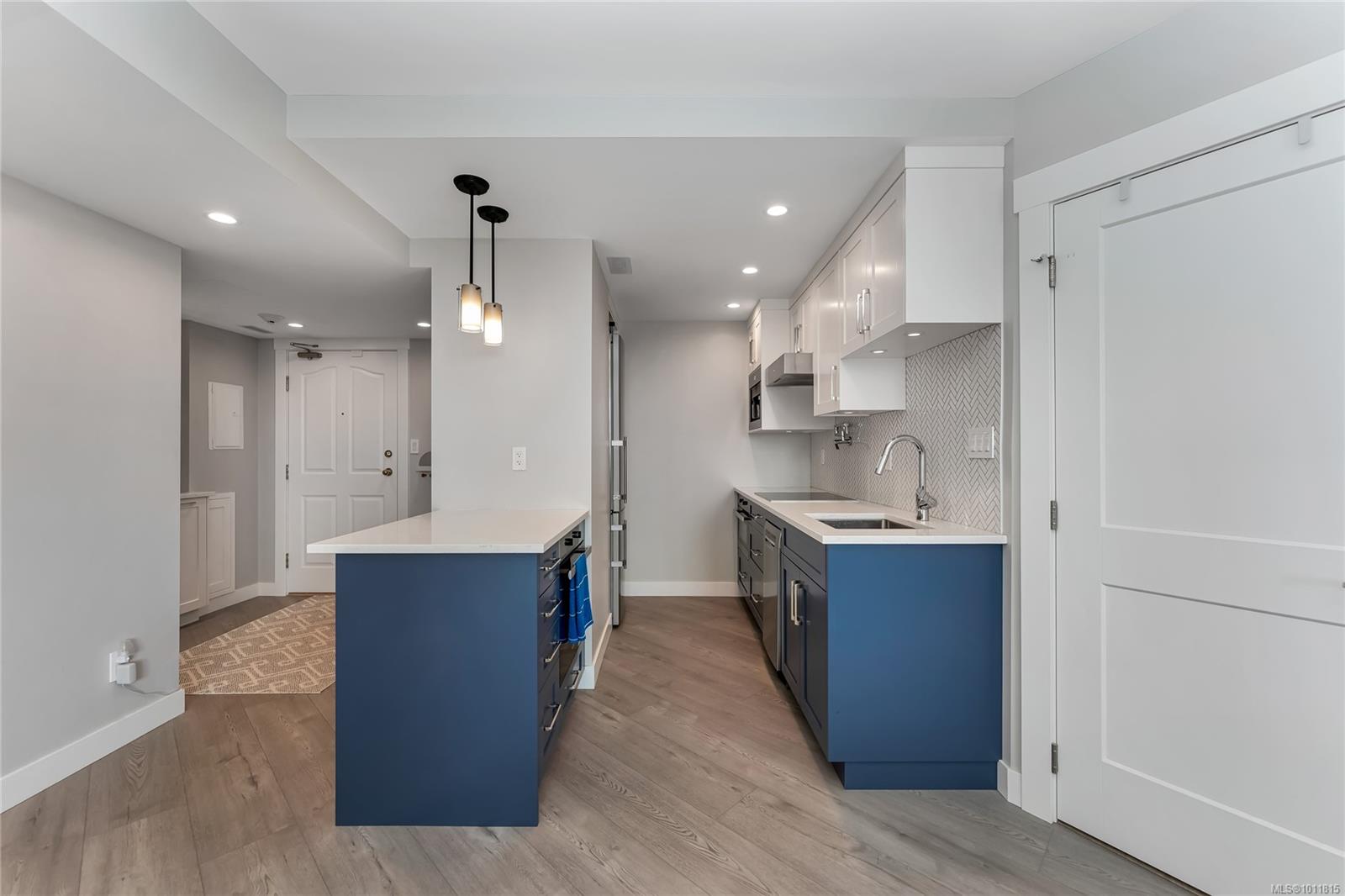 930 Yates St Apt 804, Victoria, BC V8V 4Z3
