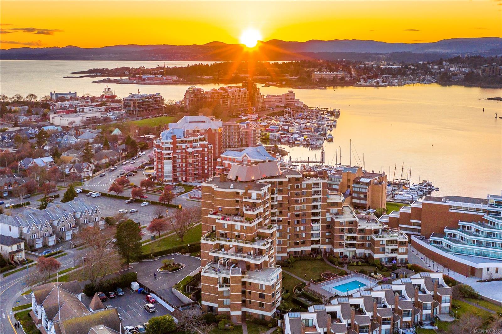 225 Belleville St Apt 107, Victoria, BC V8V 4T9