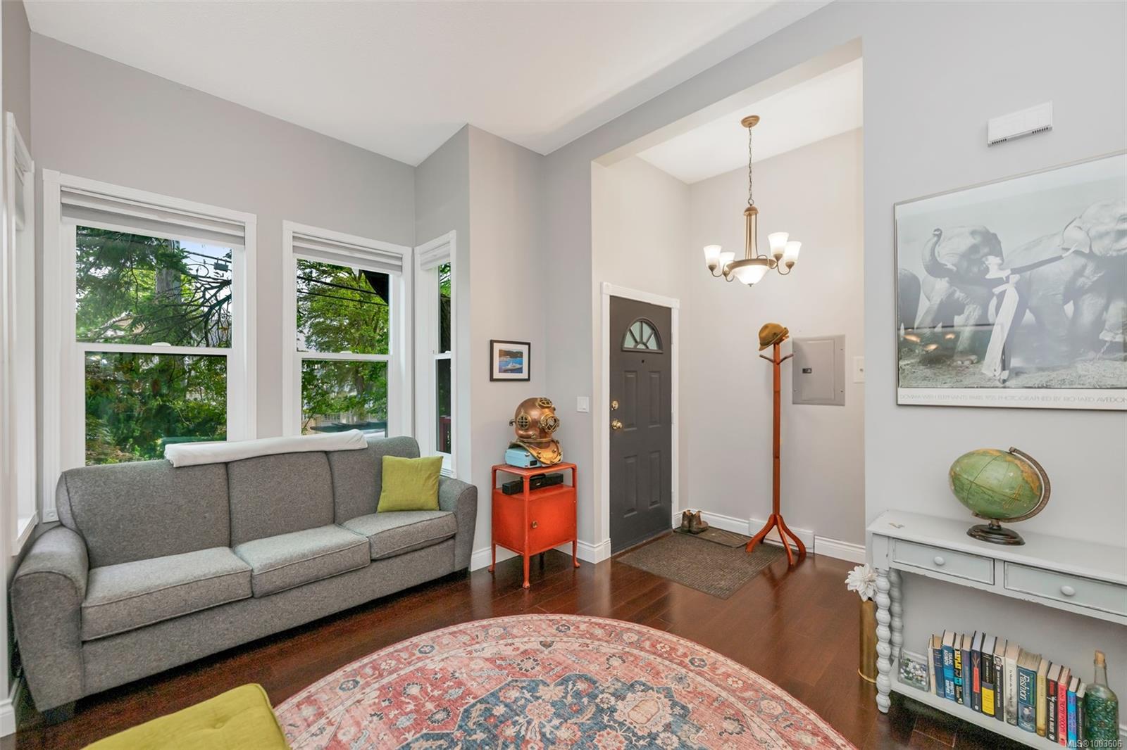1425 Fort St Apt 201, Victoria, BC V8S 1Z2