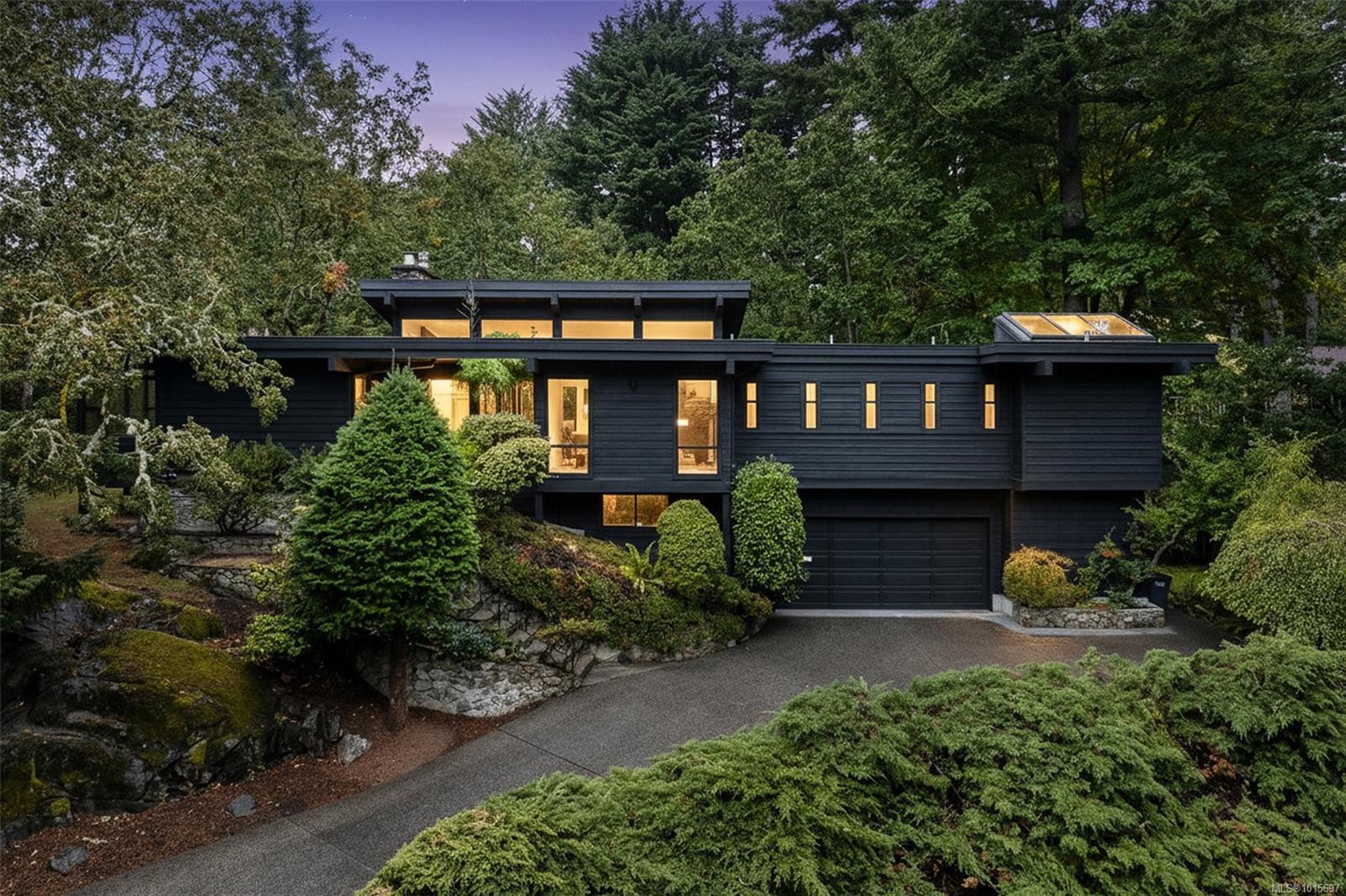 4464 Sunnywood Pl, Saanich, BC V8X 4N5