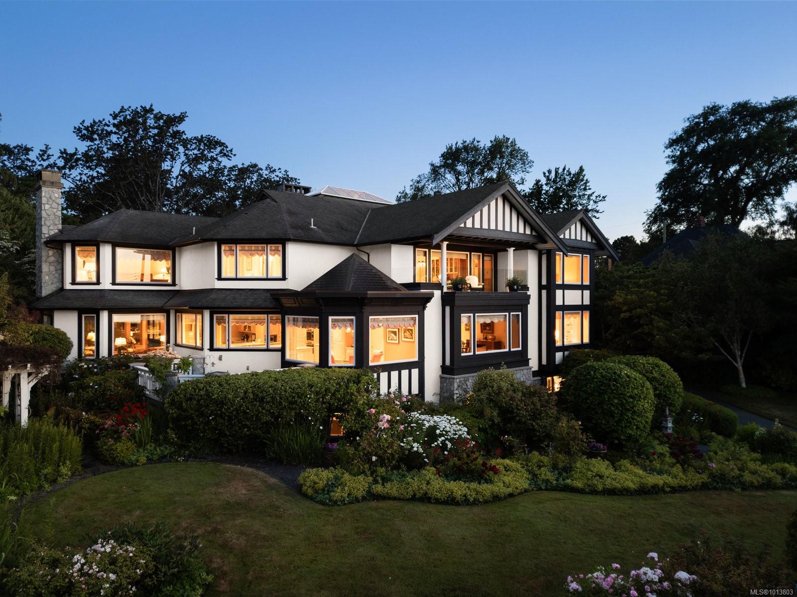 1580 Beach Dr, Oak Bay, BC V8R 6H8