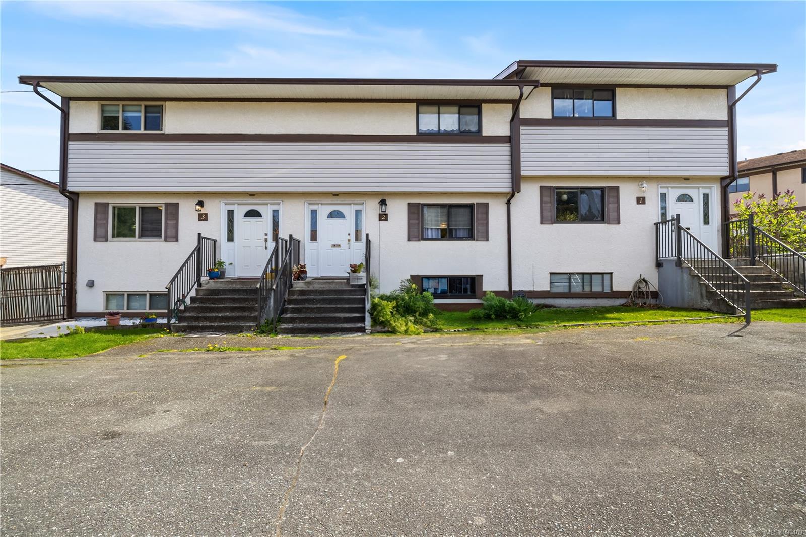500 Colwyn St Apt 1, Campbell River, BC V9W 5J2