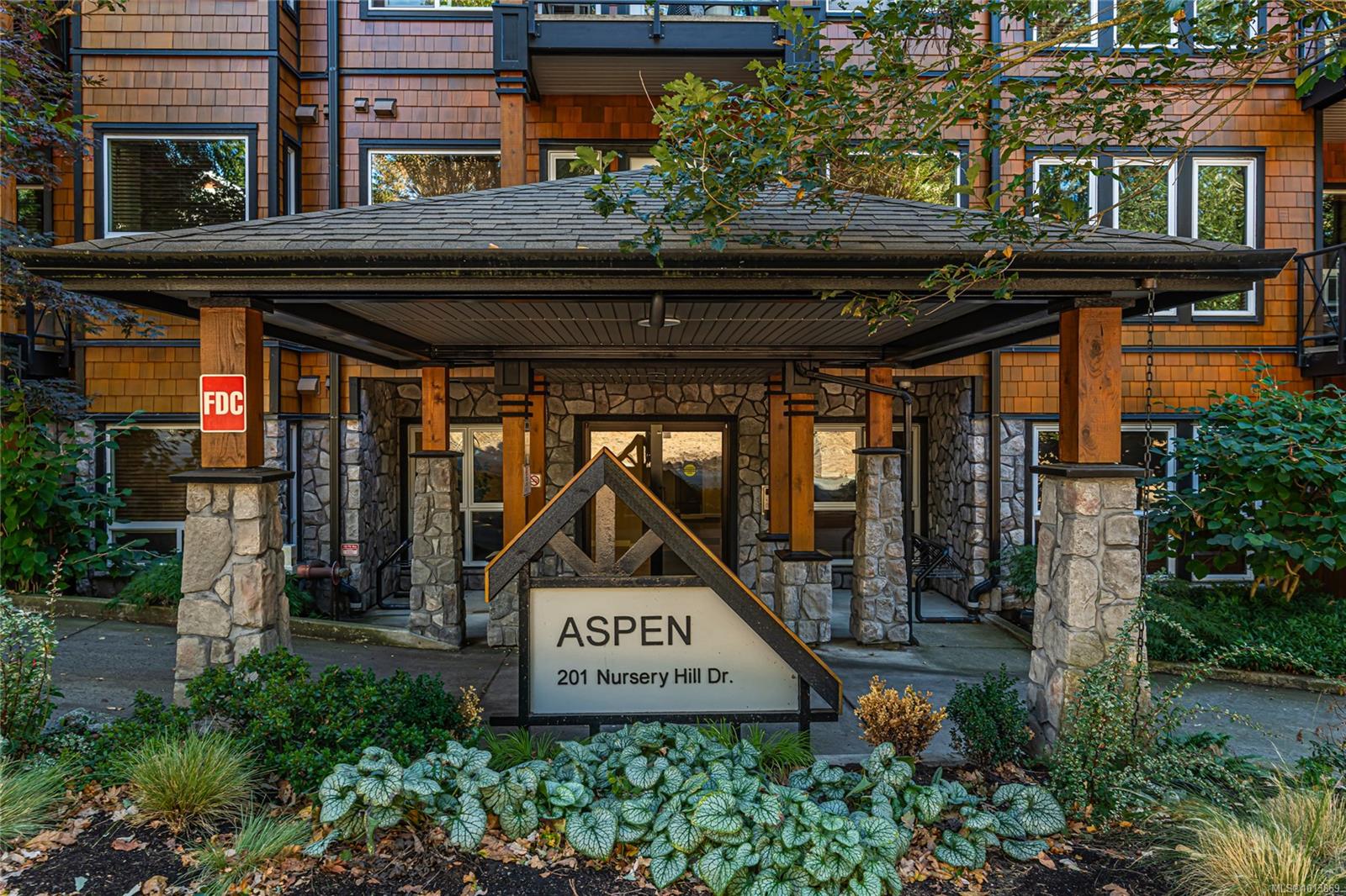 201 Nursery Hill Dr Apt 103, View Royal, BC V9B 0H7