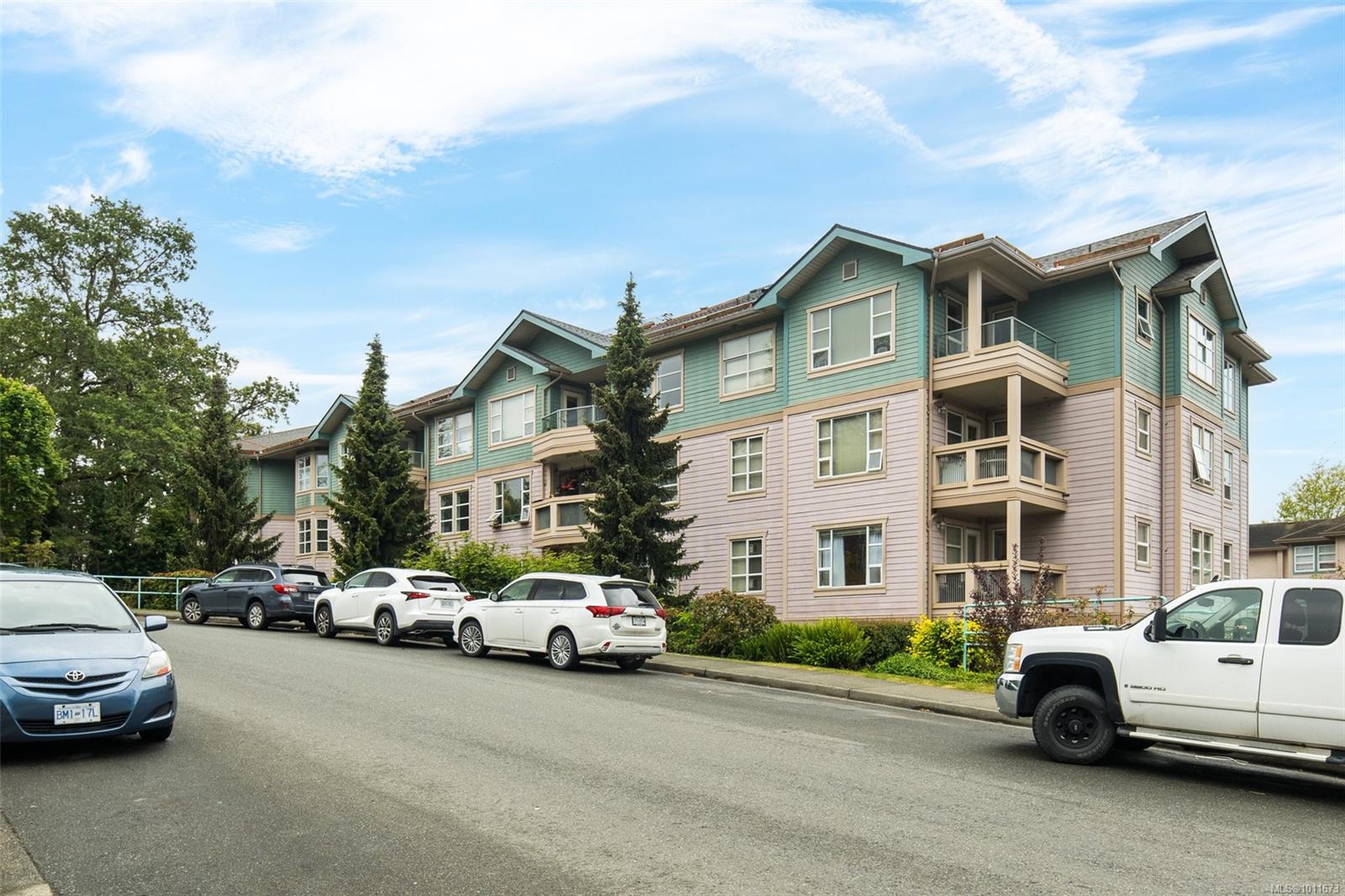 799 Blackberry Rd Apt 306, Saanich, BC V8X 5J3