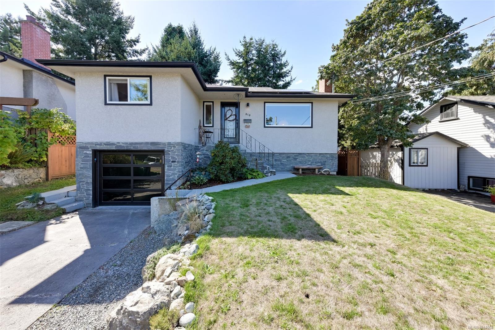 815 Leslie Dr, Saanich, BC V8X 2Y3