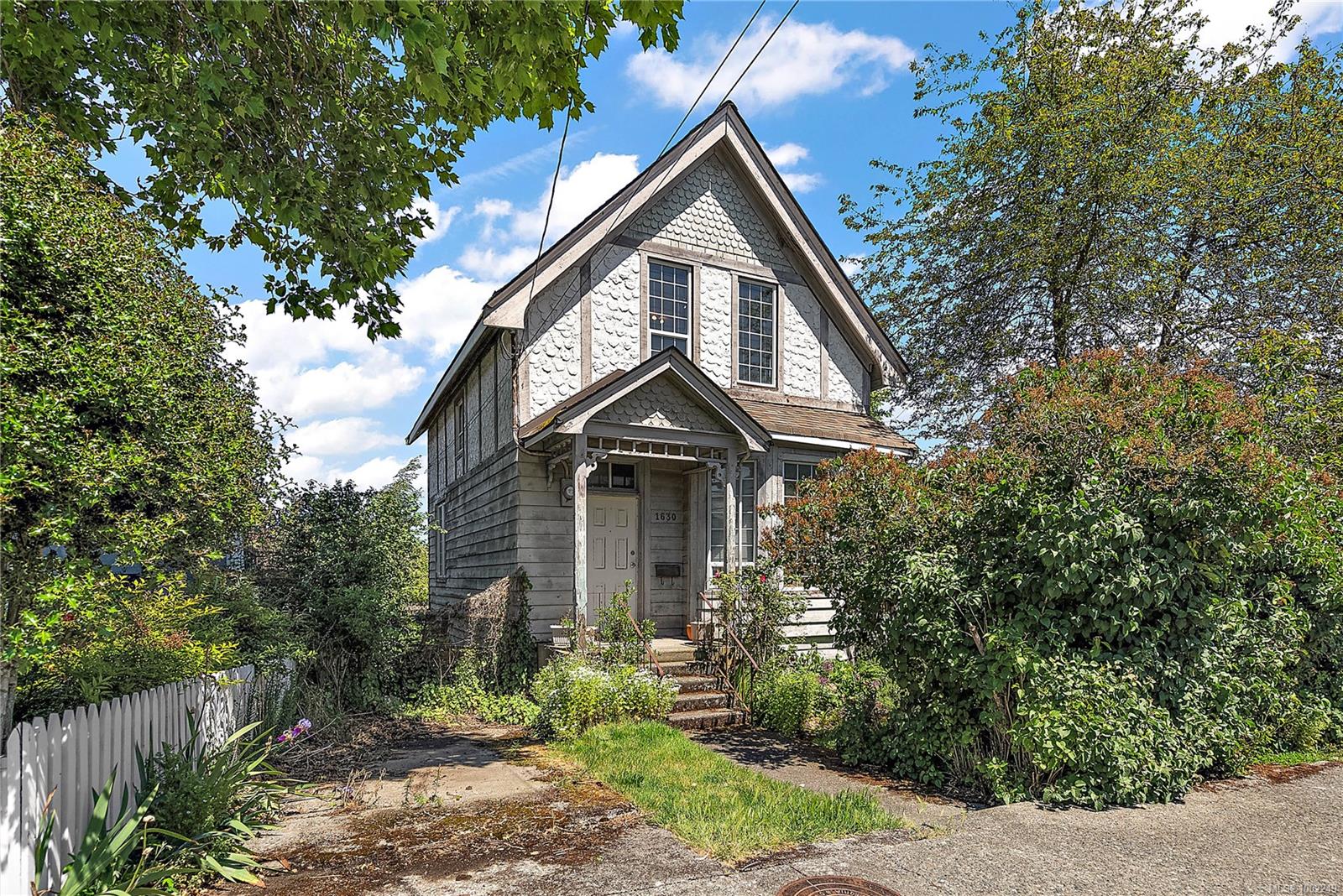 1630 Pembroke St, Victoria, BC V8R 1W5