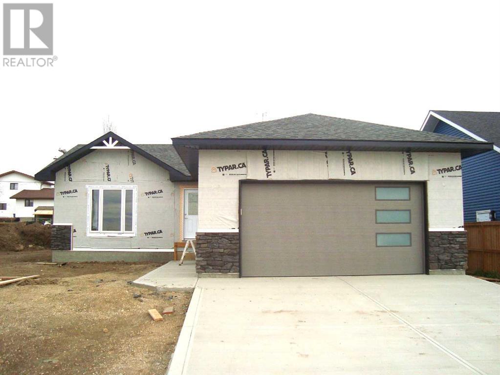 2 Evron Pl, Trochu, AB T0M 2C0