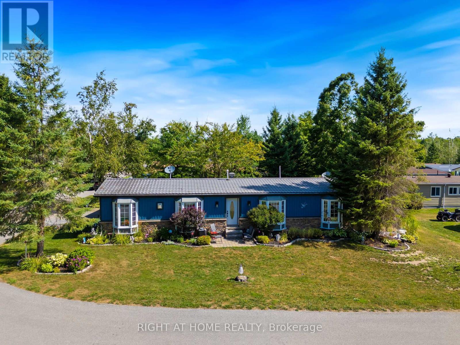 1 Maple Cres, Oro-Medonte, ON L0L 1T0