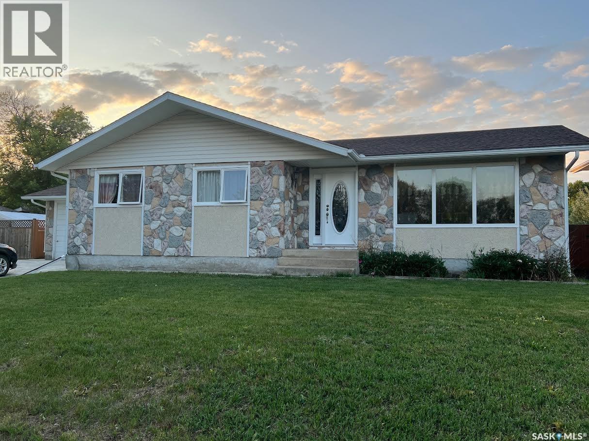 1016 Carlton Dr, Esterhazy, SK S0A 0X0