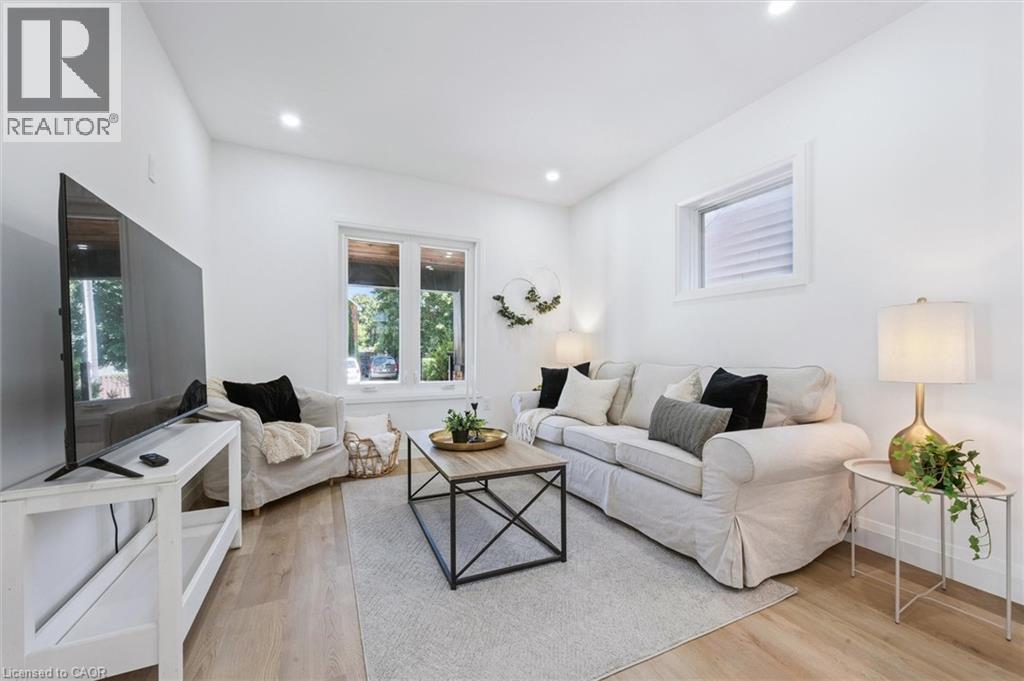66 Trinity St, Stratford, ON N5A 4P4