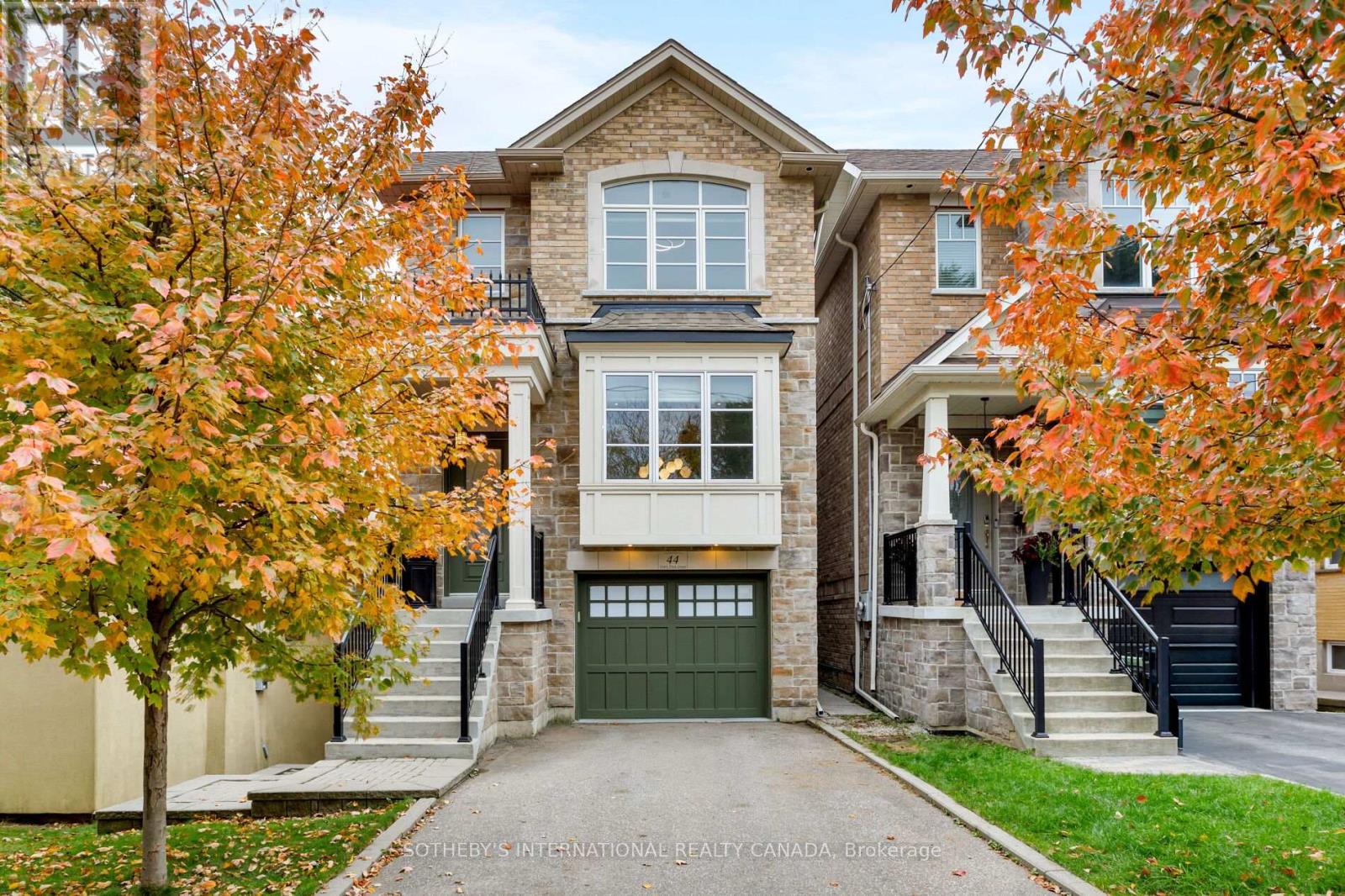 44 Forty First St, Toronto, ON M8W 3N6