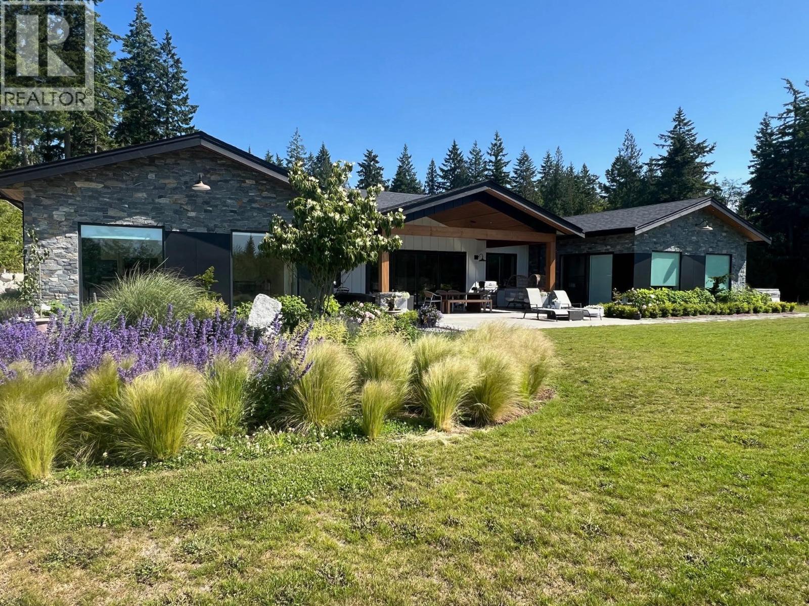 6724 Acorn Rd, Sechelt, BC V7Z 0N3