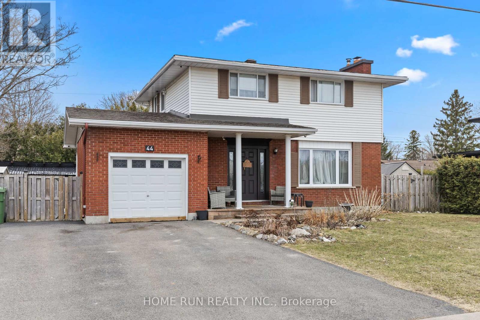 44 Knoxdale Rd, Ottawa, ON K2G 1A3